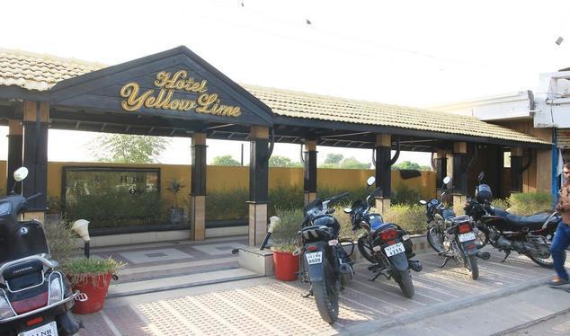 Hotel Yellow Lime Ahmedabad Exterior foto